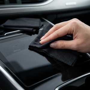 Cleaning_dark_glass_screen_with_202608161959
